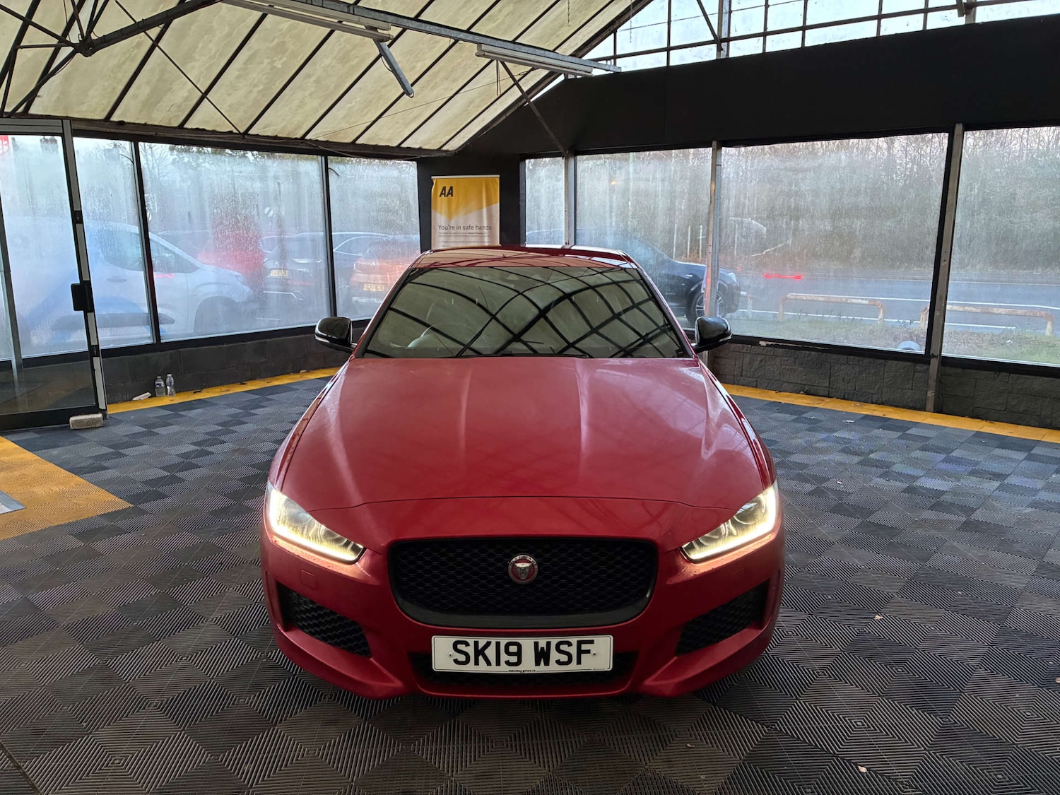 Used Jaguar XE 2019 for sale - 77240430: Photo 3