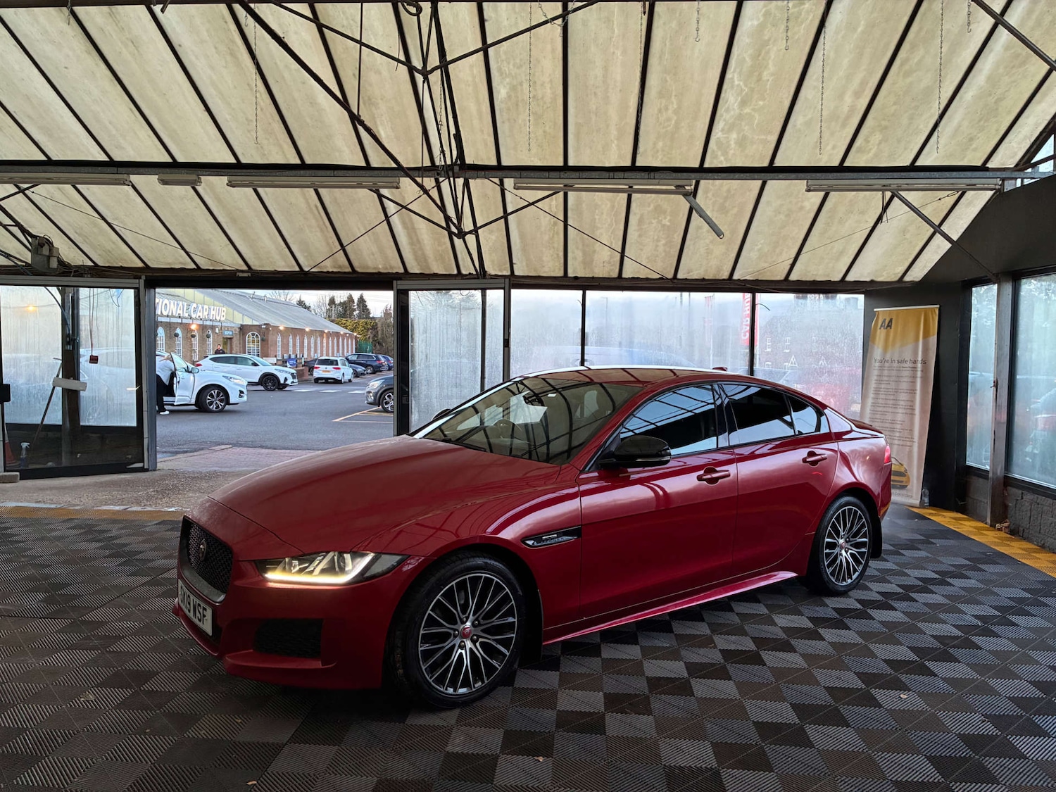 Used Jaguar XE 2019 for sale - 77240430: Photo 4