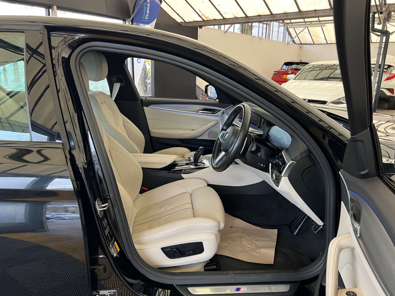 Used BMW 5 Series 2018 for sale - 76940212: Photo 10