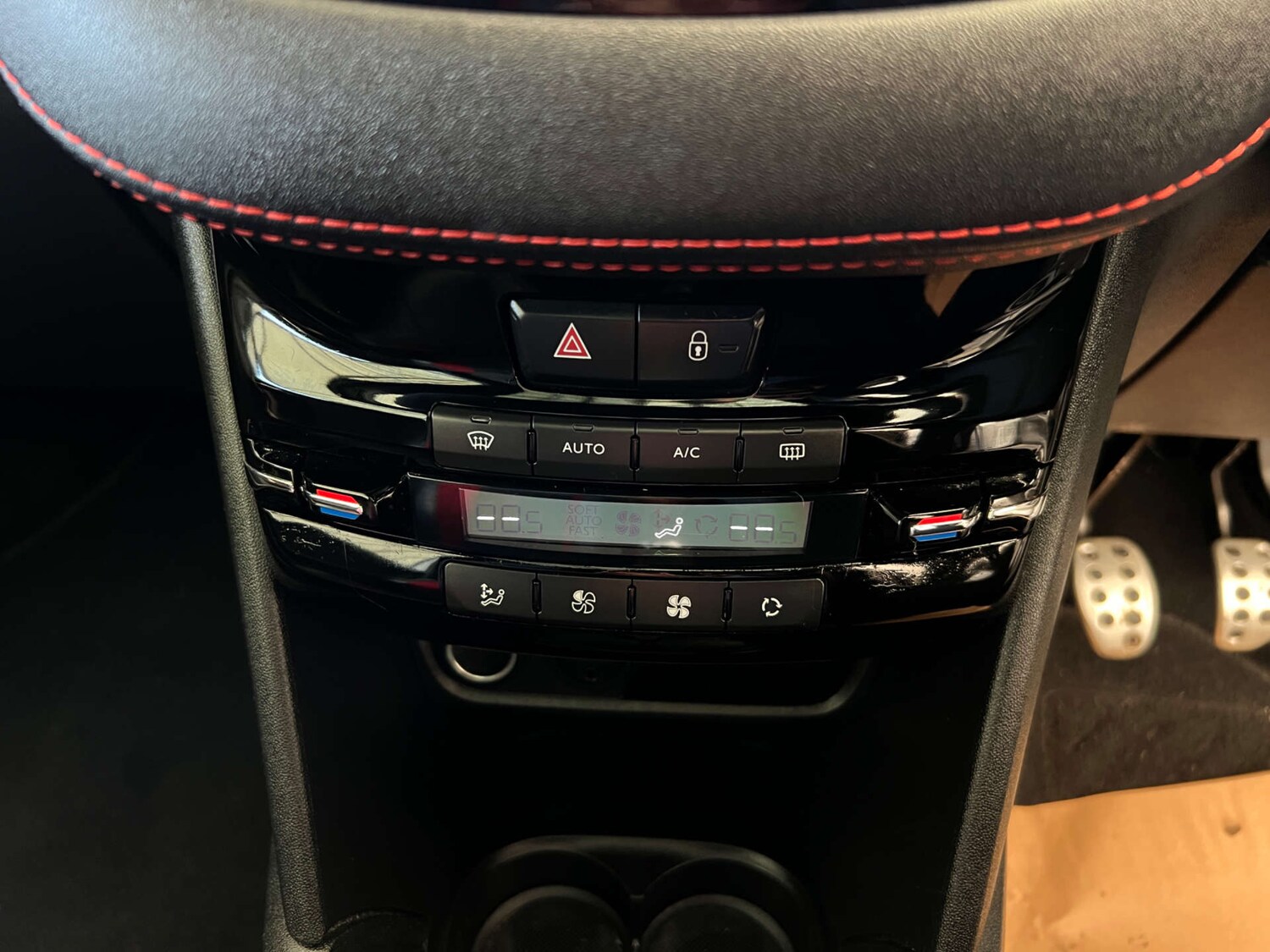 Used Peugeot 208 2016 for sale - 77558220: Photo 23