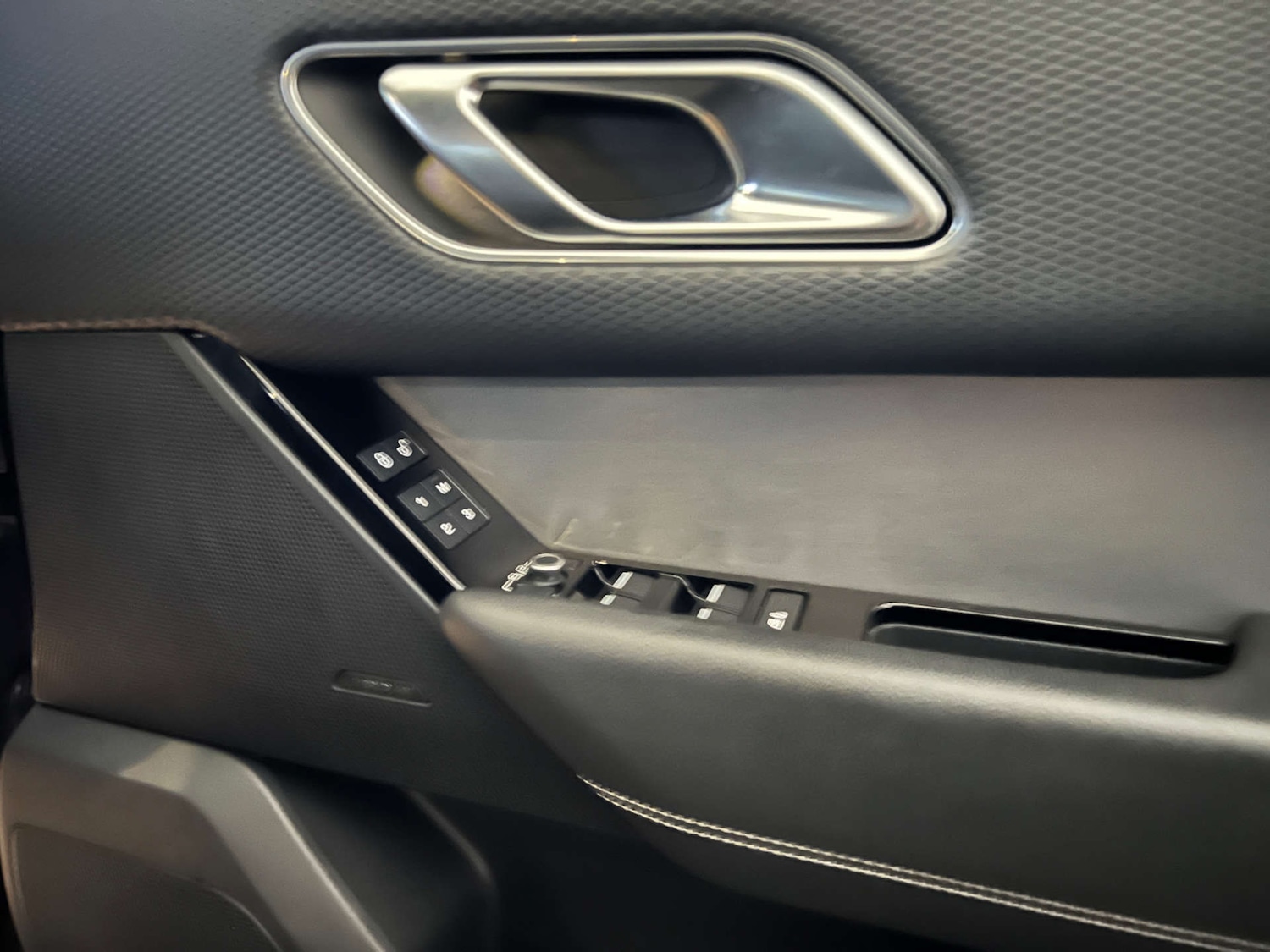 Used Land Rover Range Rover Velar 2019 for sale - 77073365: Photo 11