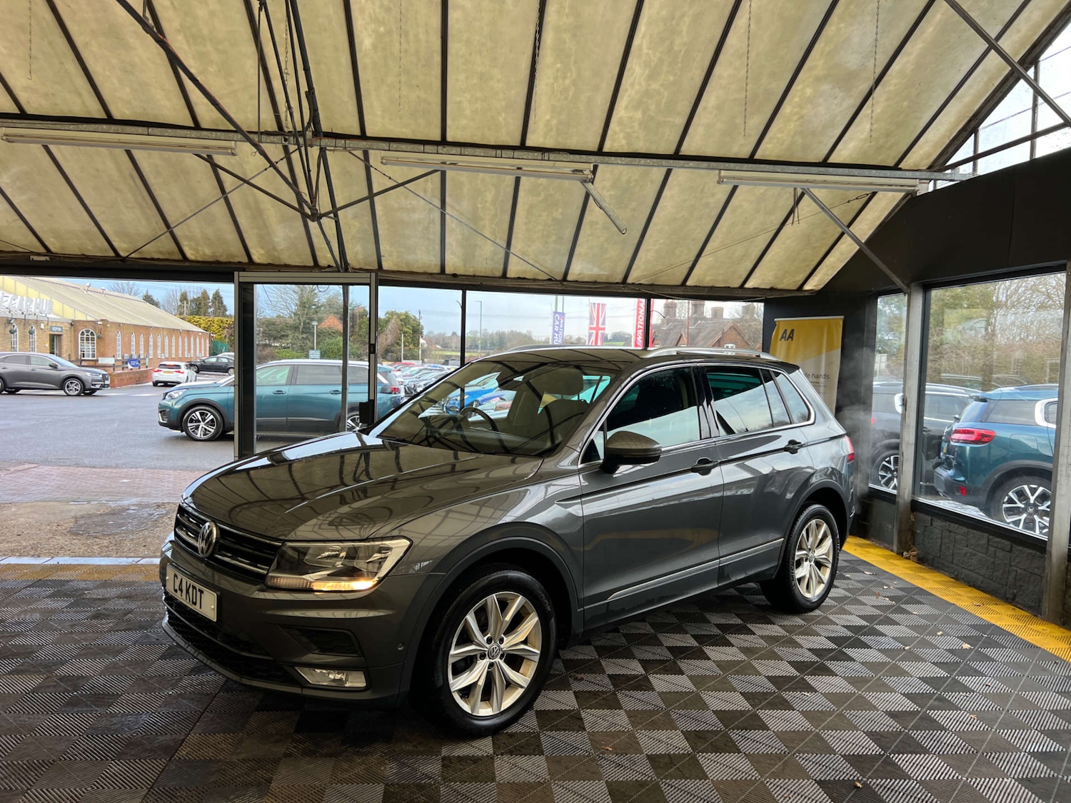 Used Volkswagen Tiguan 2017 for sale - 77125162: Photo 4