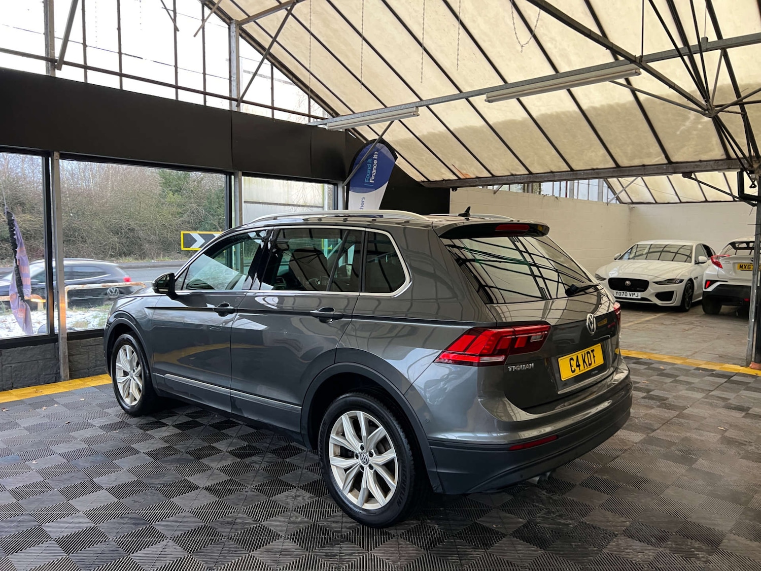 Used Volkswagen Tiguan 2017 for sale - 77125162: Photo 5