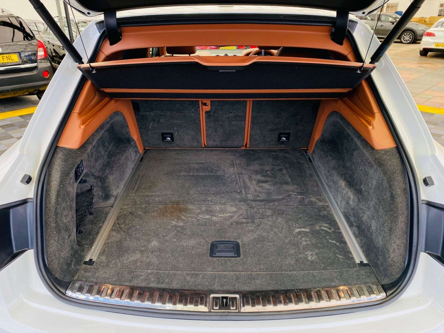 Used Bentley Bentayga 2019 for sale - 76601528: Photo 53