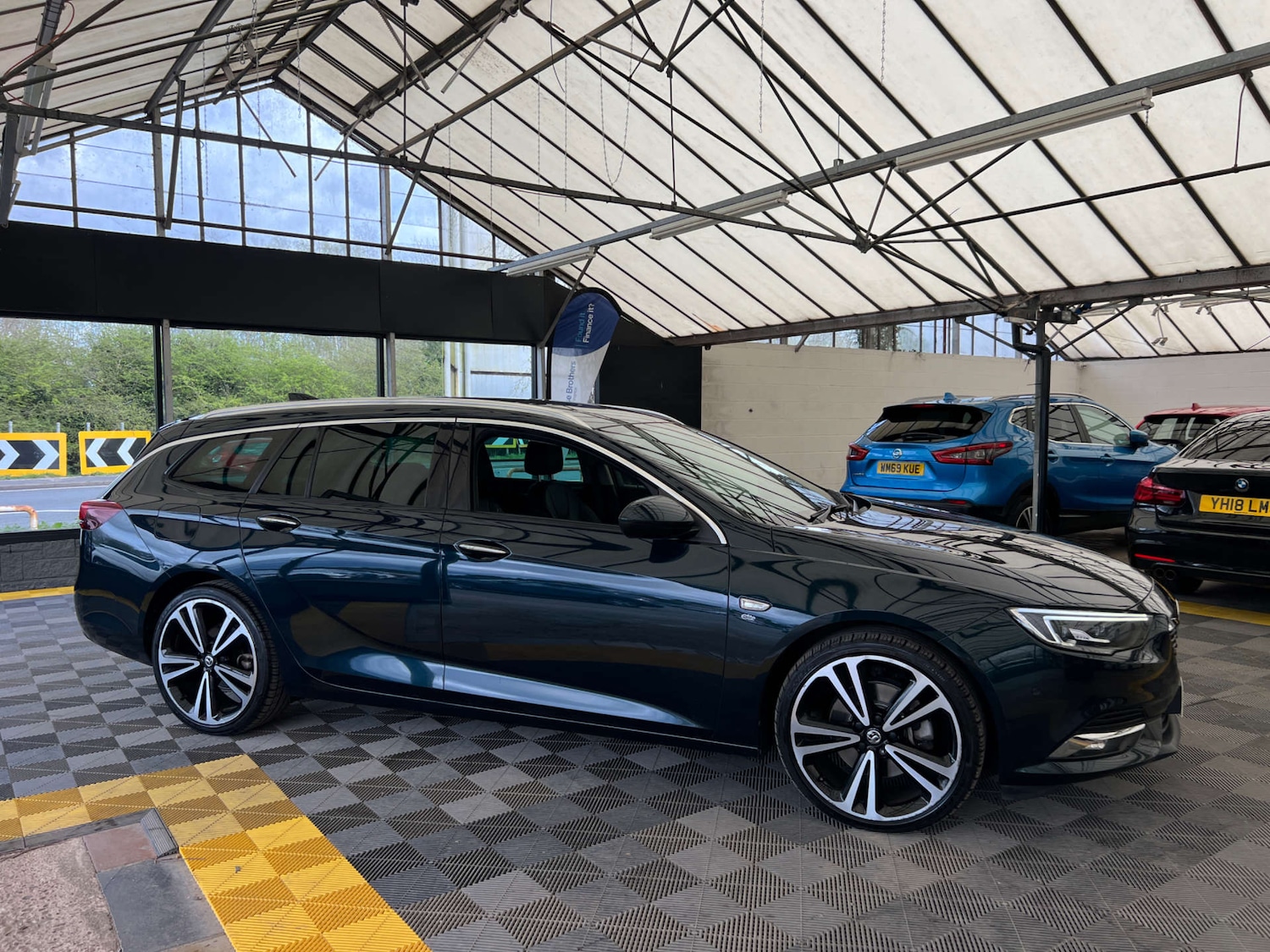 Used Vauxhall Insignia 2017 for sale - 78125381: Photo 3