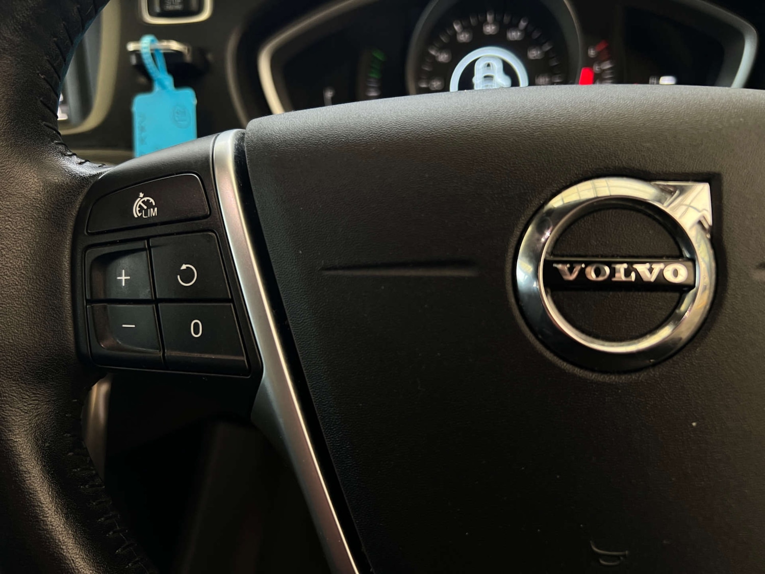 Used Volvo V40 2017 for sale - 77702613: Photo 15