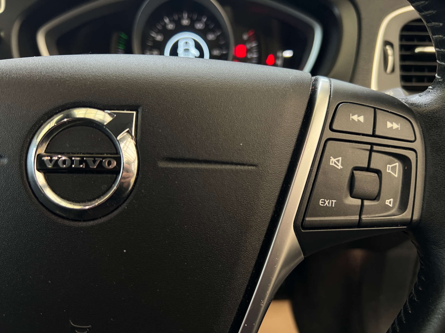 Used Volvo V40 2017 for sale - 77702613: Photo 16