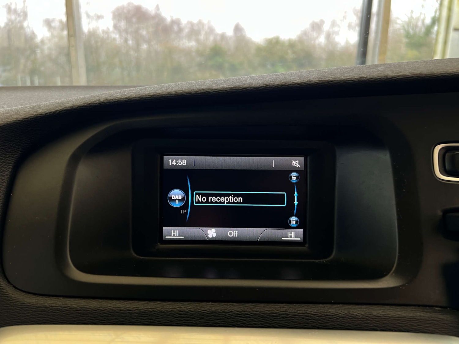 Used Volvo V40 2017 for sale - 77702613: Photo 17