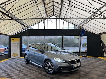 Used Volvo V40 2017 for sale - 77702613: Photo