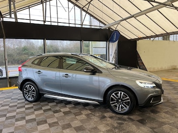 Used Volvo V40 2017 for sale - 77702613: Photo