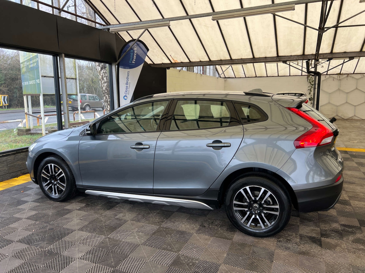 Used Volvo V40 2017 for sale - 77702613: Photo 7