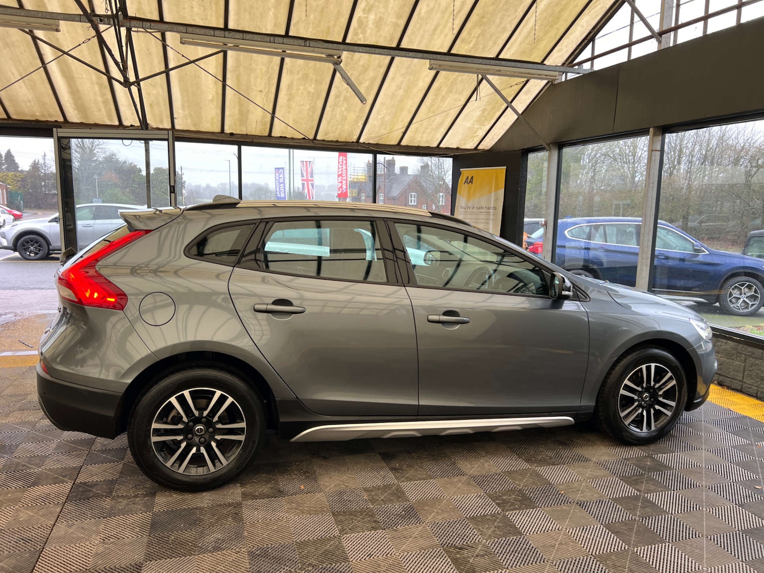 Used Volvo V40 2017 for sale - 77702613: Photo 9