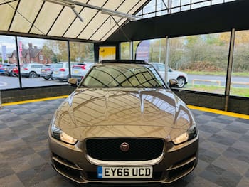 Used Jaguar XE 2016 for sale - 79749761: Photo