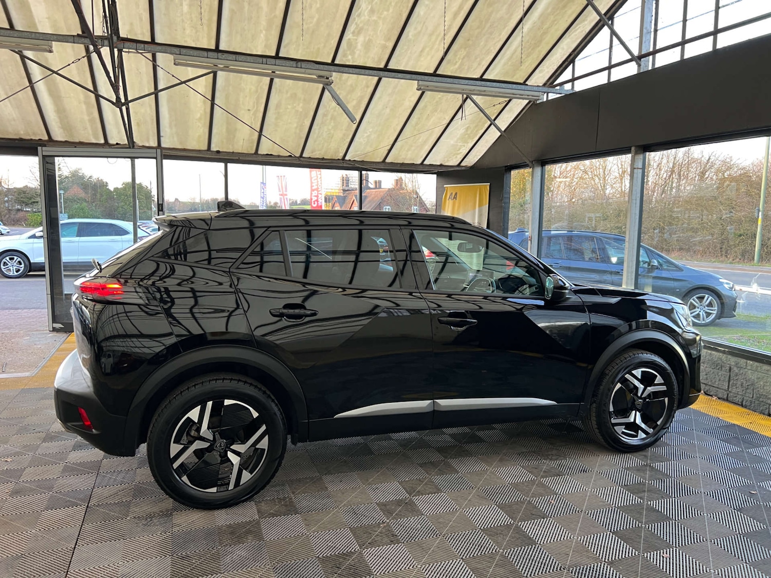 Used Peugeot 2008 2023 for sale - 77656595: Photo 9