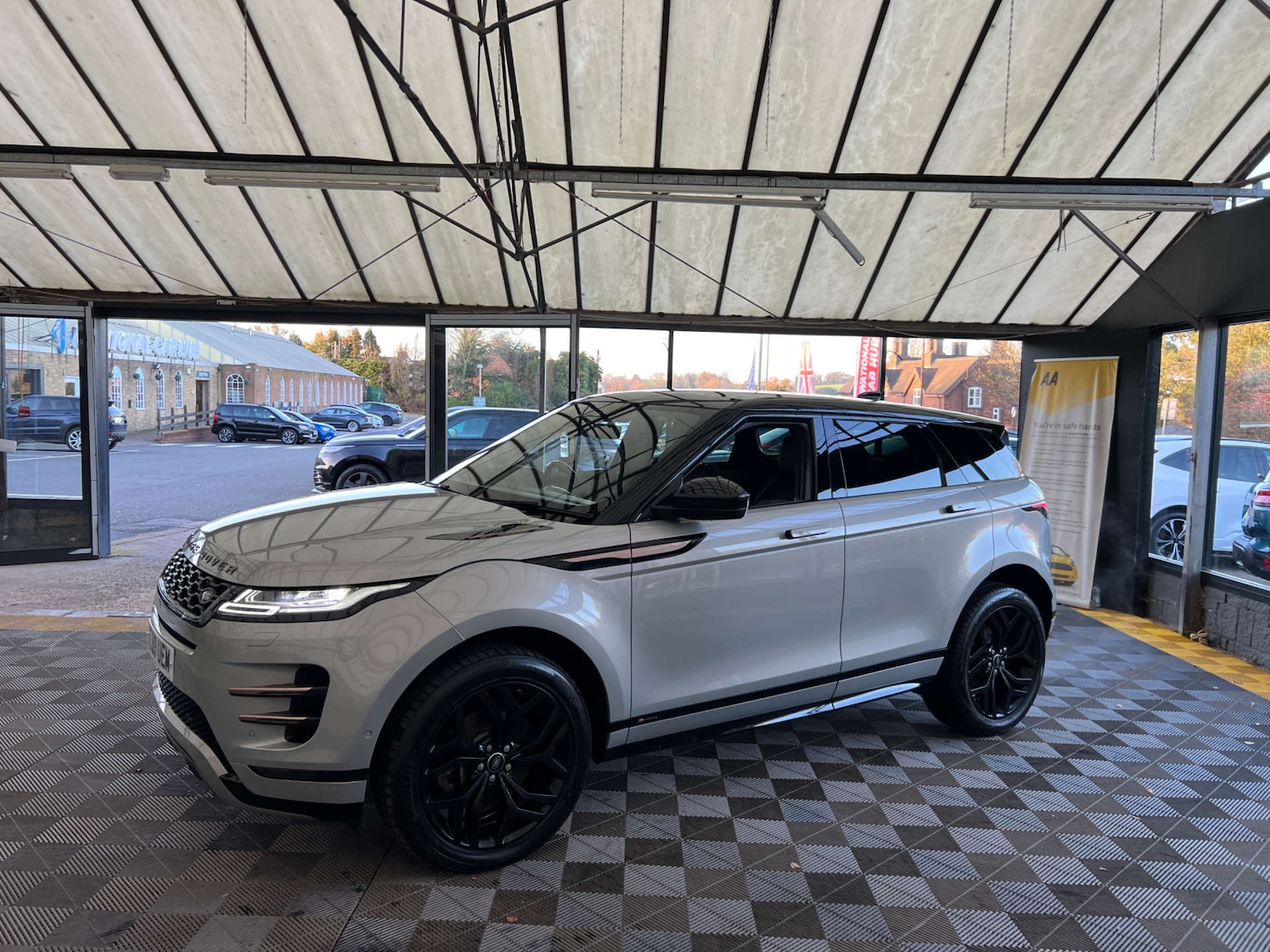 Used Land Rover Range Rover Evoque 2019 for sale - 76604237: Photo 4
