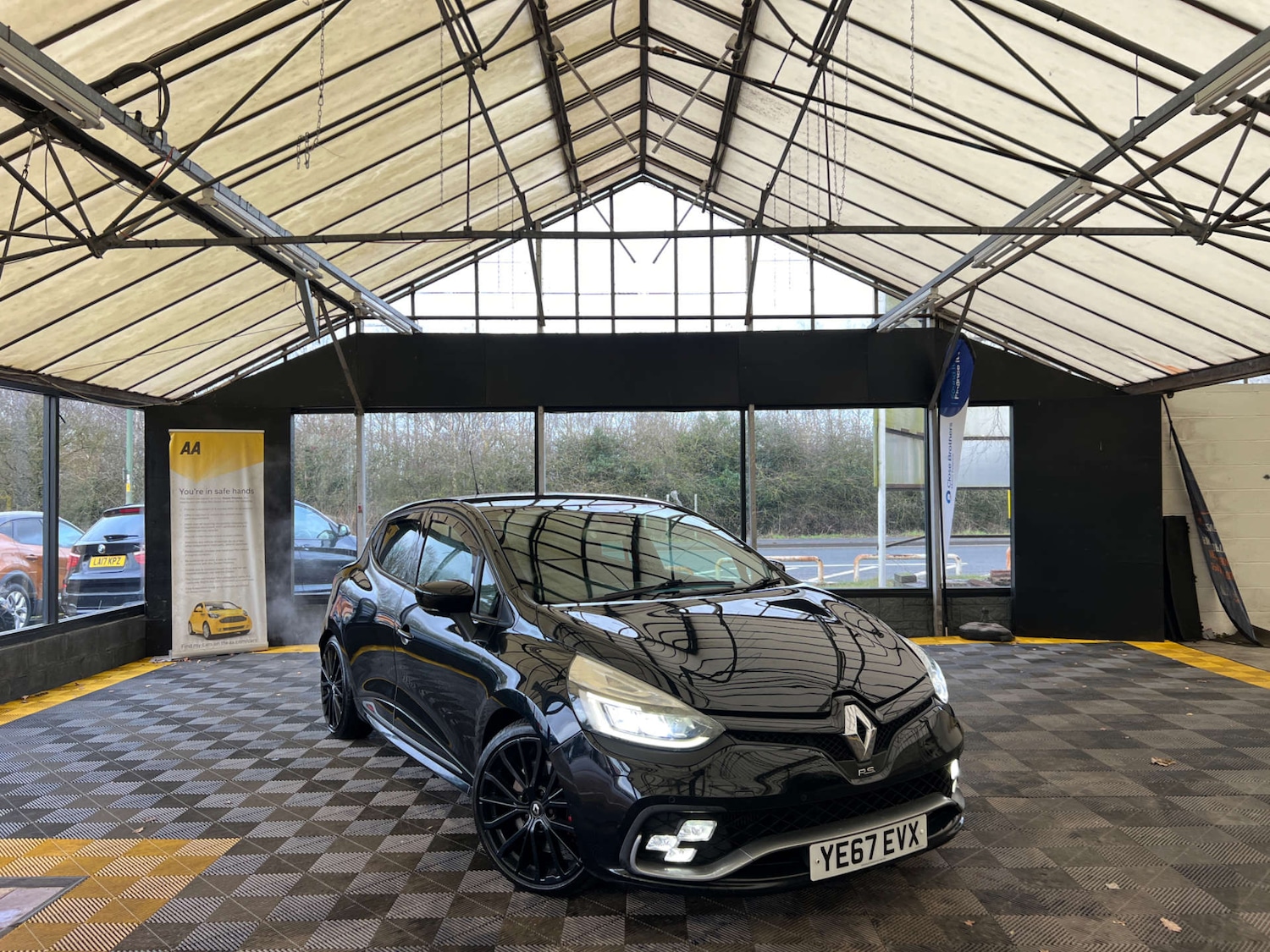 Used Renault Clio 2017 for sale - 77393355: Photo 1