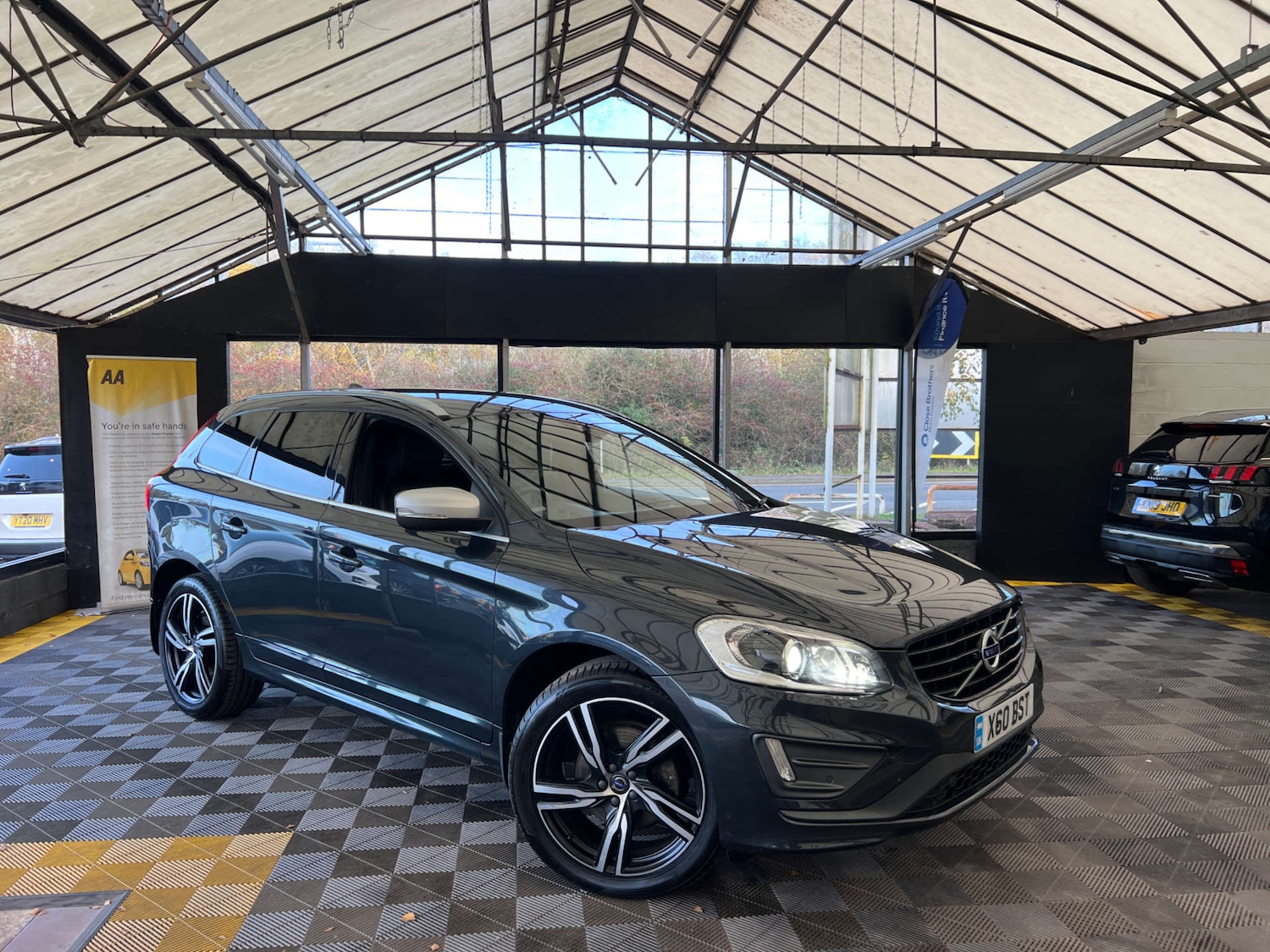 Used Volvo XC60 2017 for sale - 76571357: Photo 1