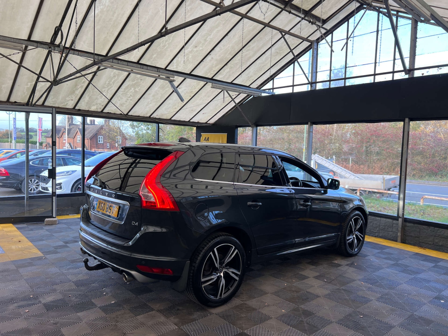 Used Volvo XC60 2017 for sale - 76571357: Photo 8