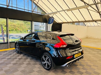 Used Volvo V40 2019 for sale - 75482118: Photo