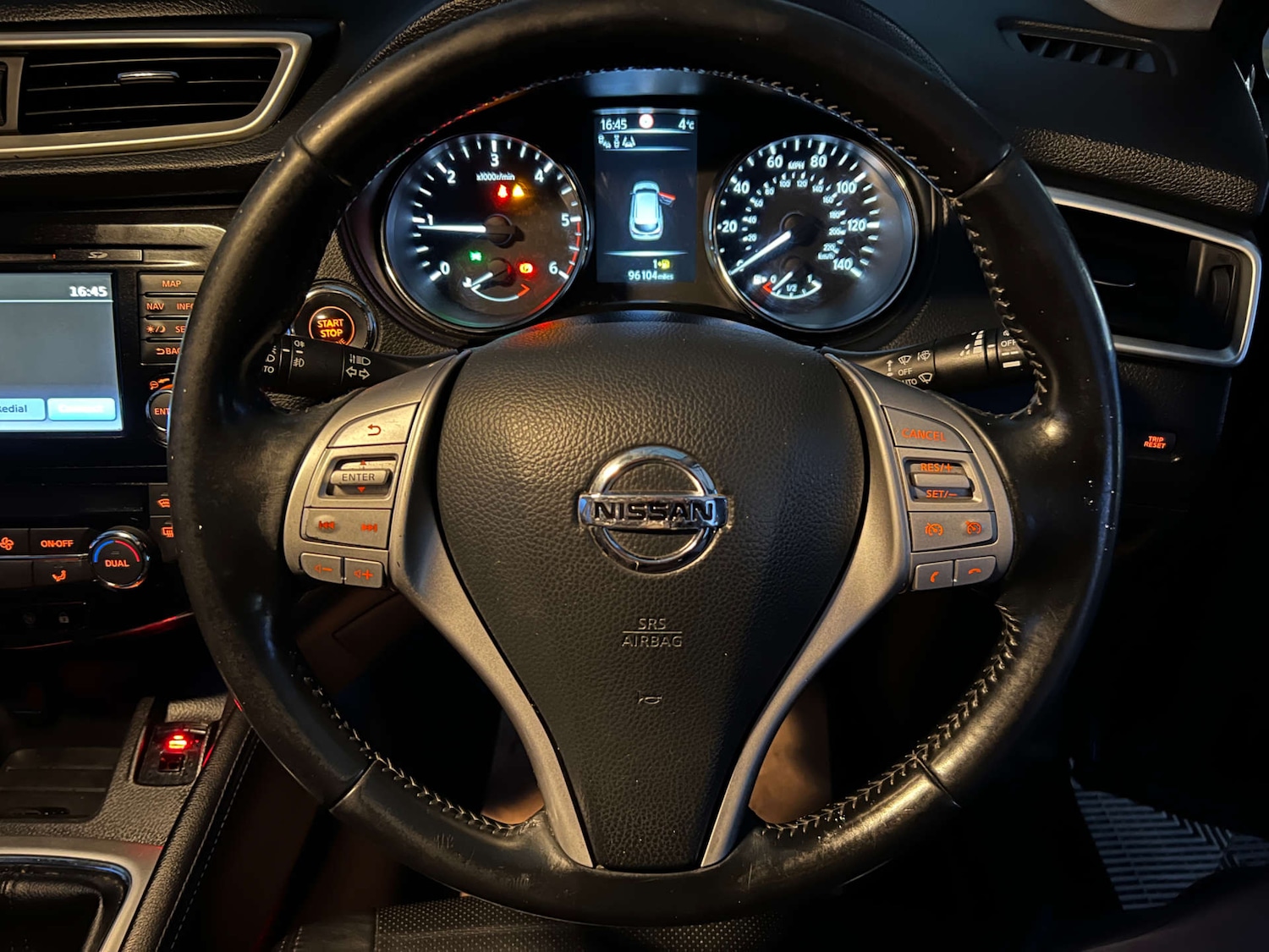 Used Nissan Qashqai 2015 for sale - 77245585: Photo 10