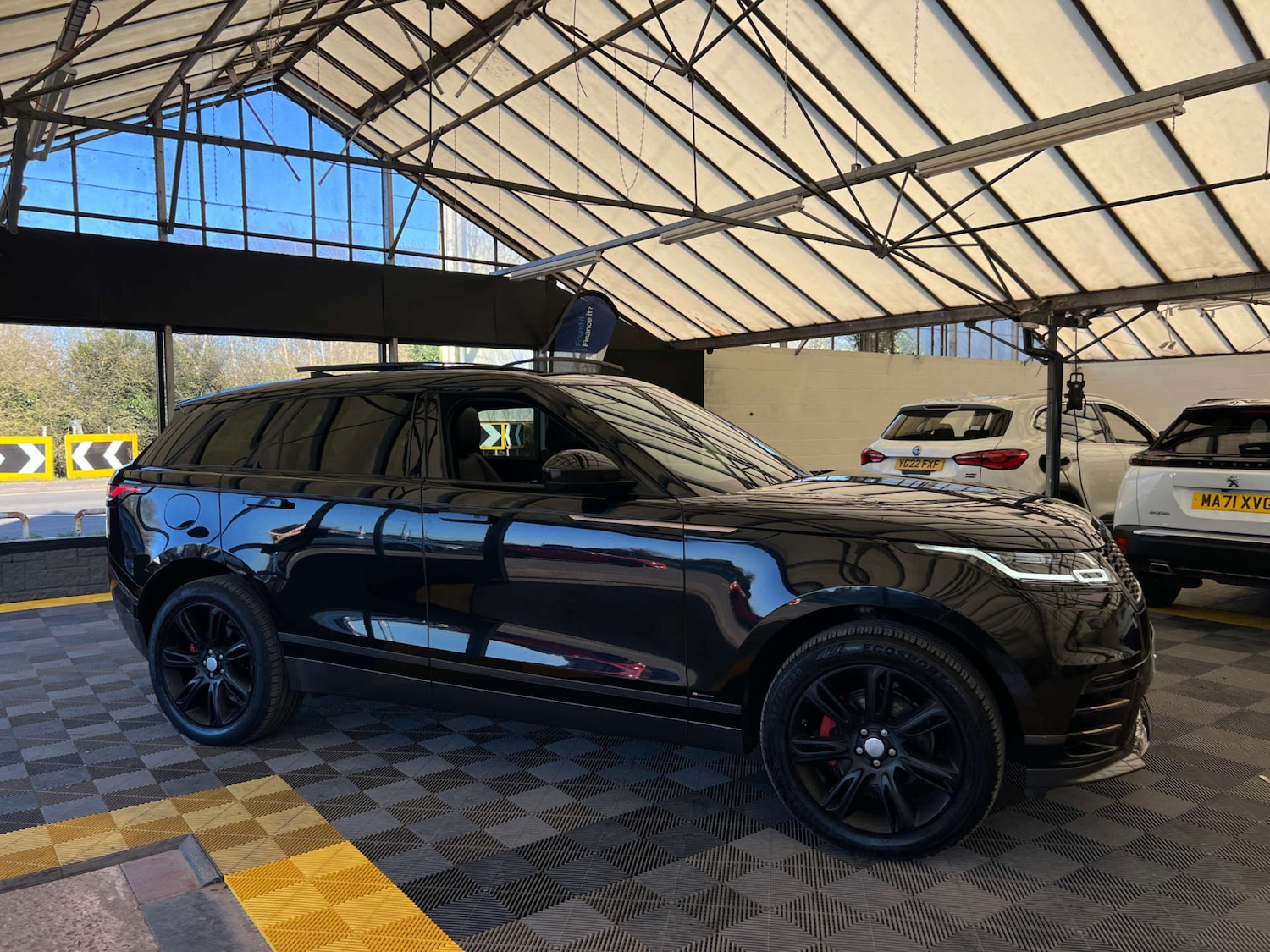 Used Land Rover Range Rover Velar 2018 for sale - 77930564: Photo 3