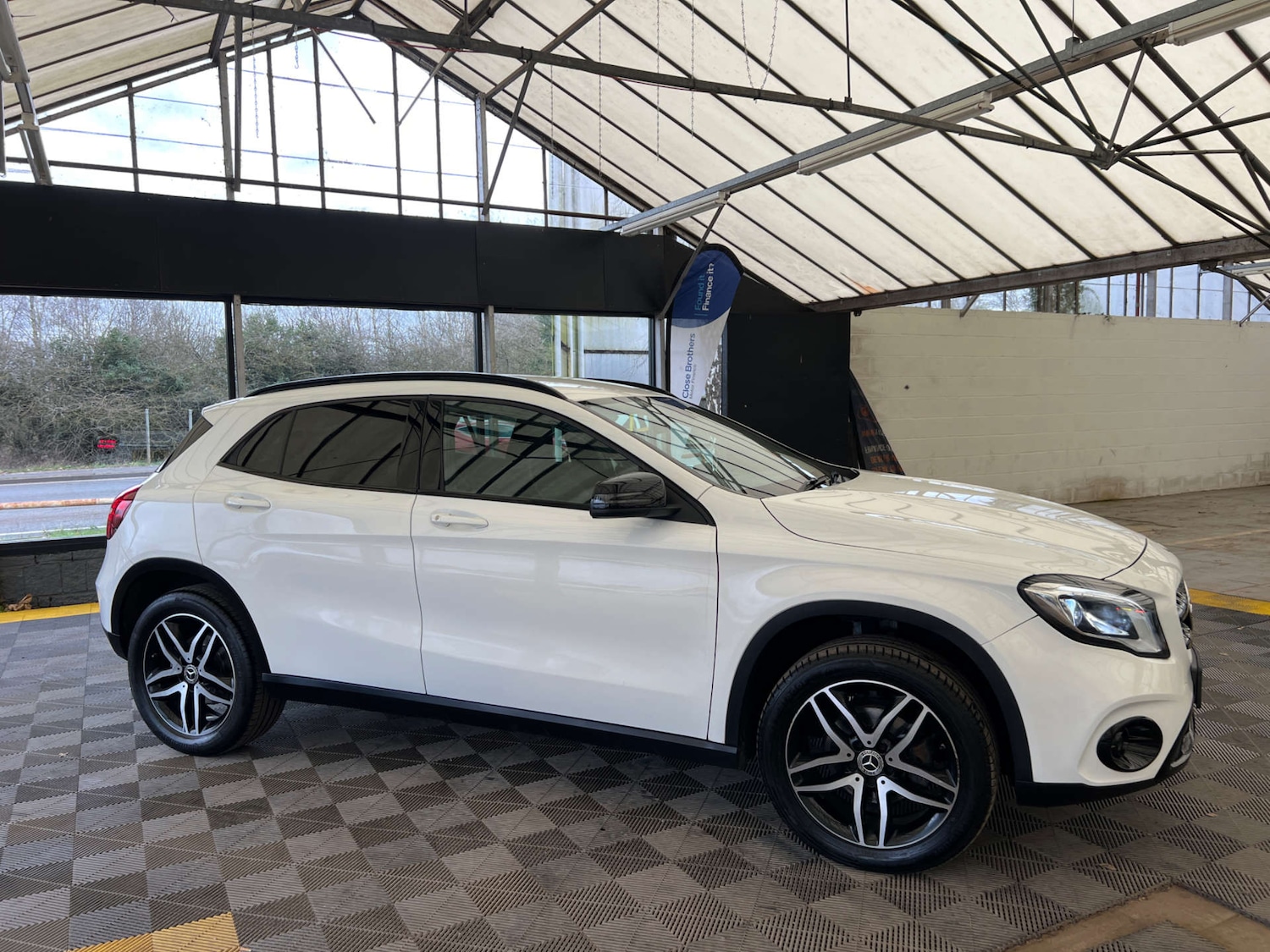Used Mercedes-Benz GLA 2018 for sale - 77688304: Photo 3