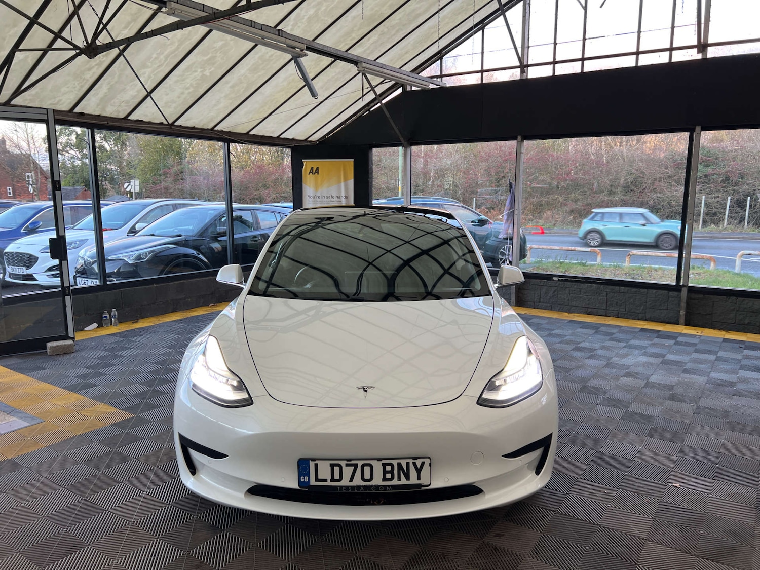 Used Tesla Model 3 2020 for sale - 76687511: Photo 2