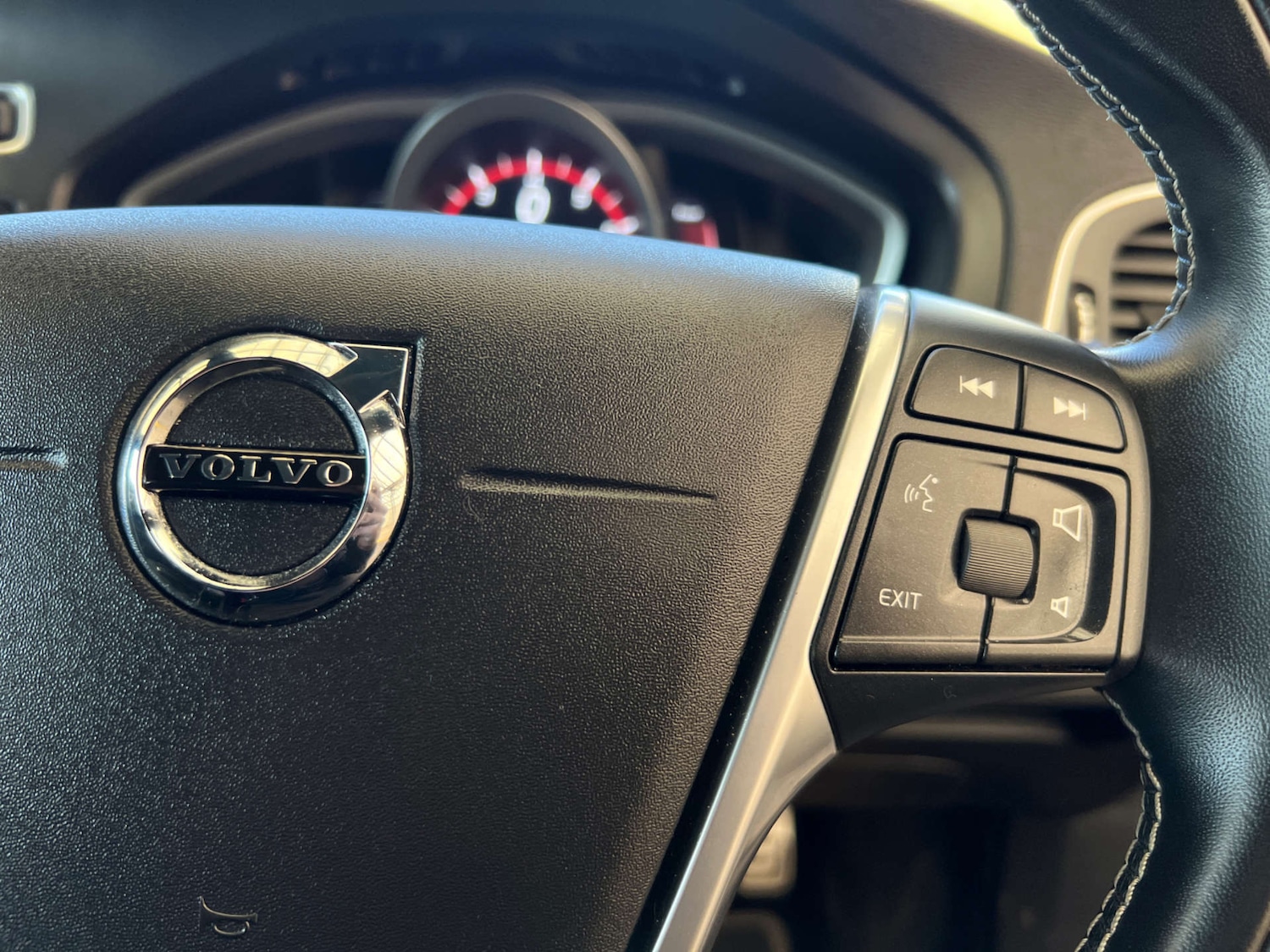 Used Volvo V40 2019 for sale - 77979876: Photo 16