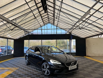 Used Volvo V40 2019 for sale - 77979876: Photo