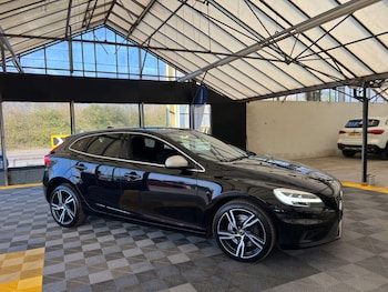 Used Volvo V40 2019 for sale - 77979876: Photo