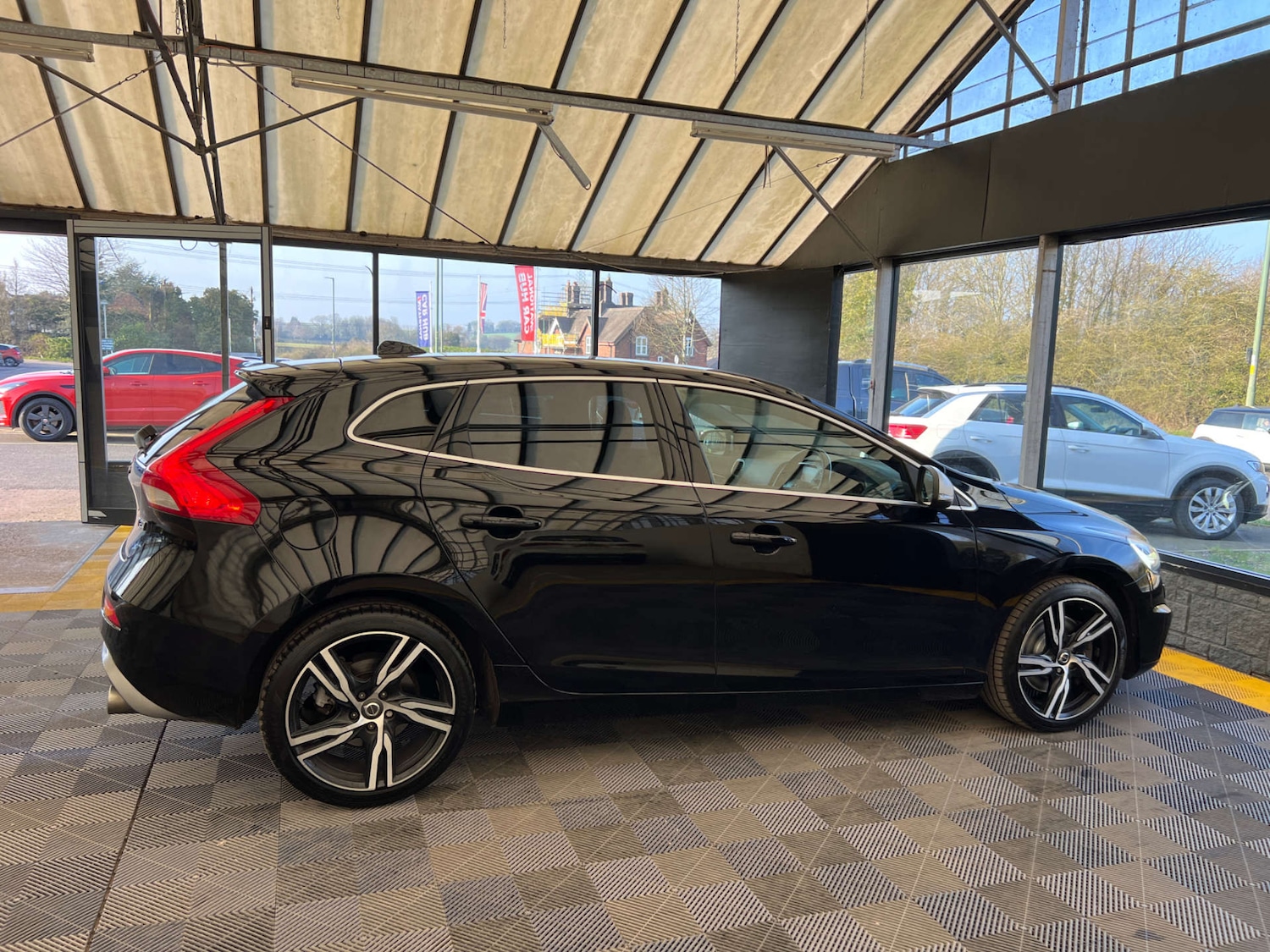 Used Volvo V40 2019 for sale - 77979876: Photo 9