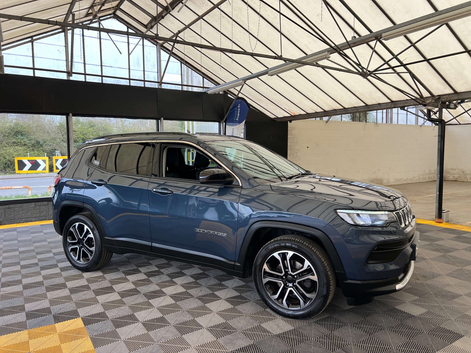 Used Jeep Compass 2023 for sale - 77991965: Photo 3