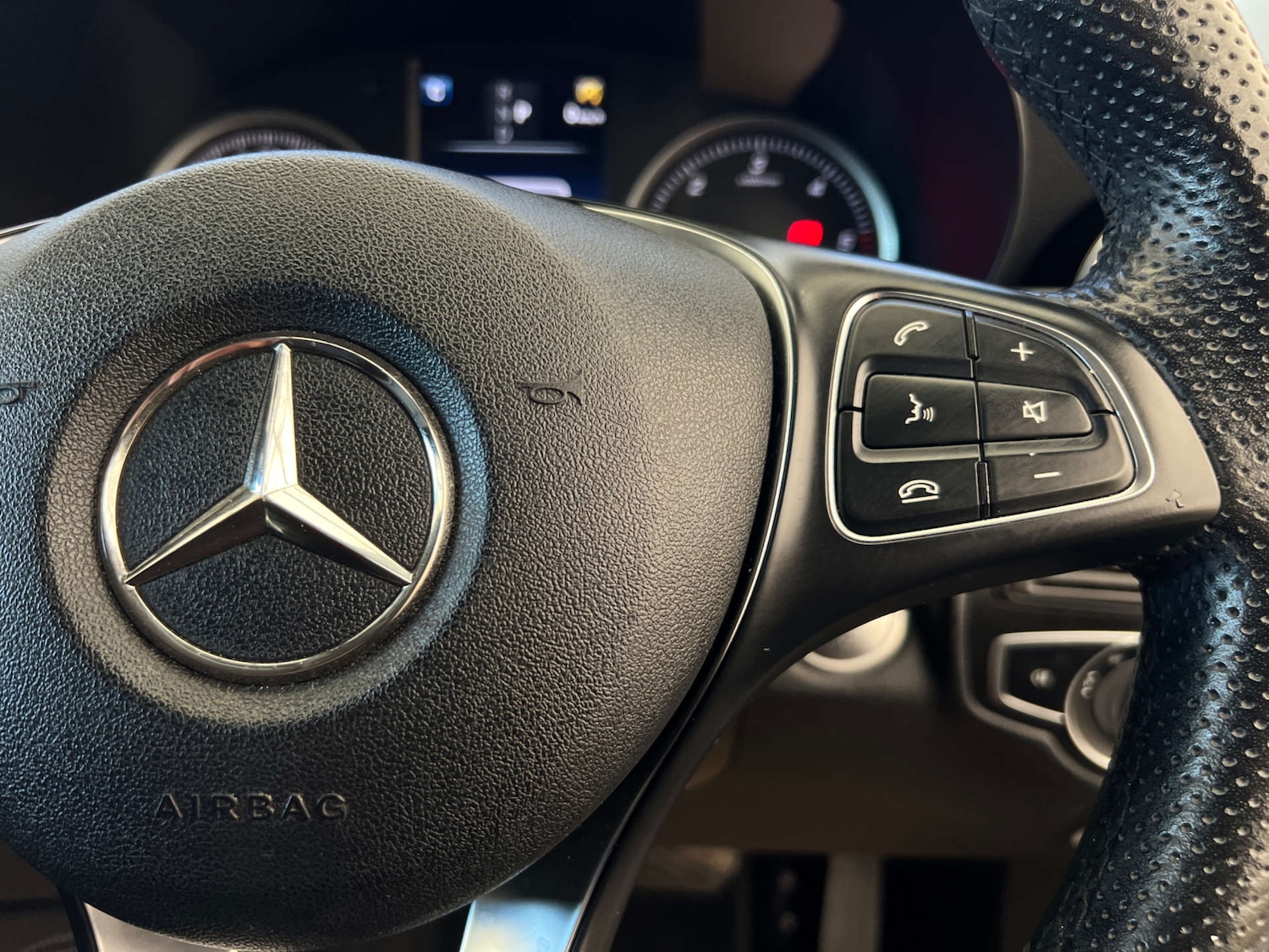 Used Mercedes-Benz GLC 2018 for sale - 78155648: Photo 16