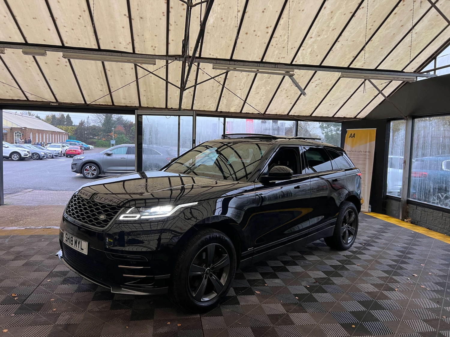 Used Land Rover Range Rover Velar 2018 for sale - 76591665: Photo 3