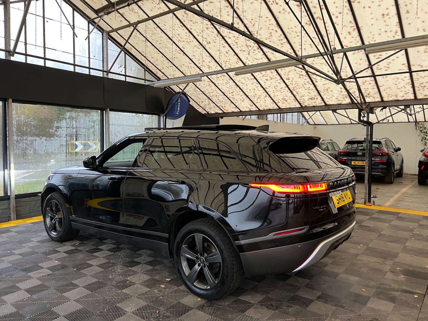 Used Land Rover Range Rover Velar 2018 for sale - 76591665: Photo 6