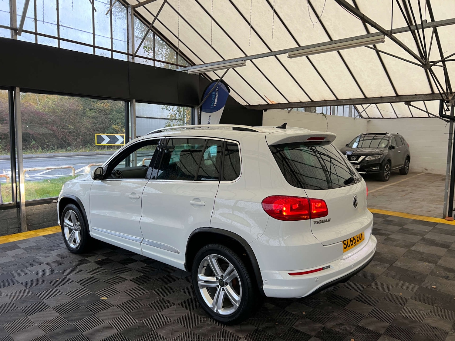 Used Volkswagen Tiguan 2015 for sale - 76477437: Photo 5