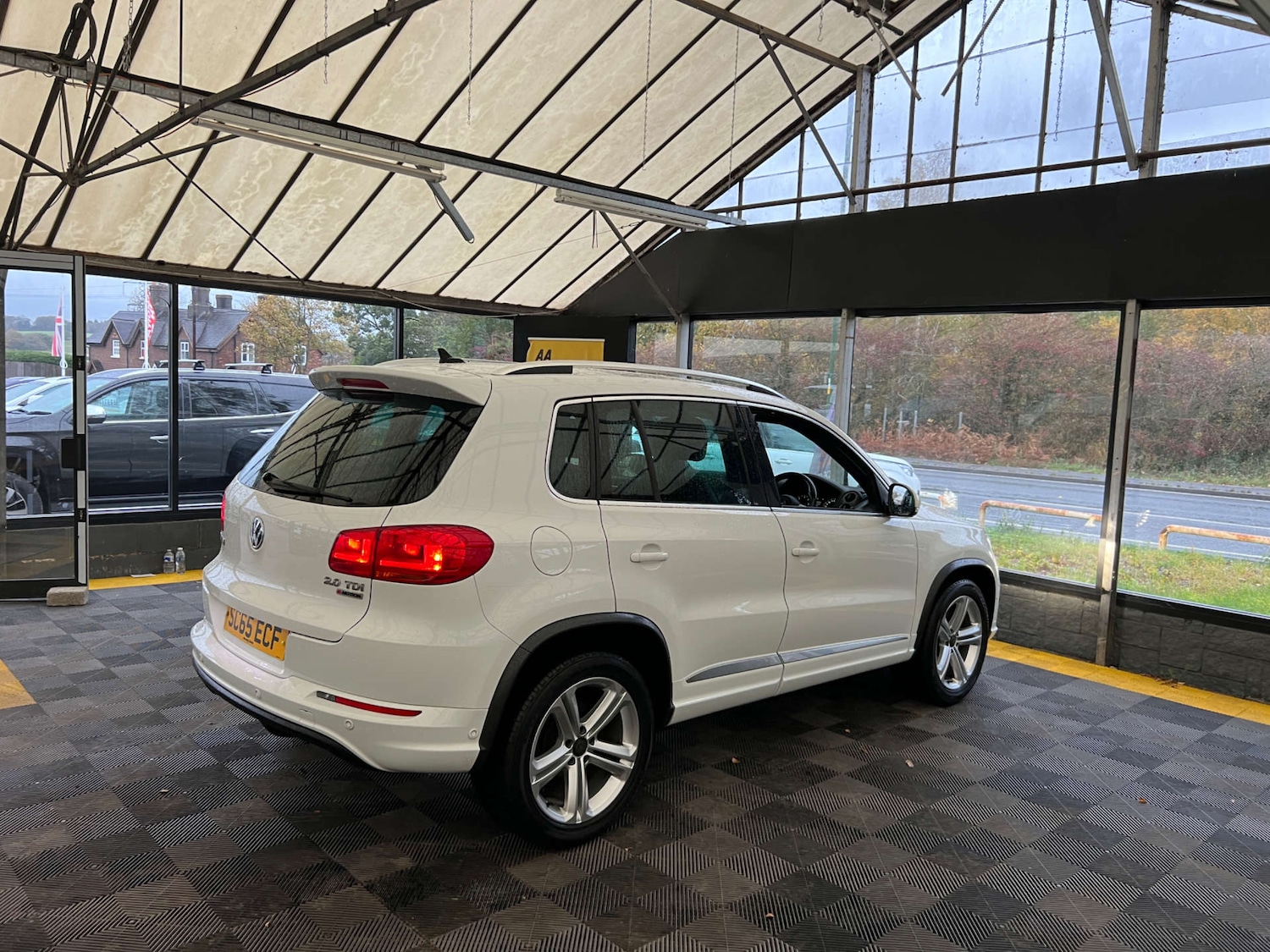 Used Volkswagen Tiguan 2015 for sale - 76477437: Photo 8
