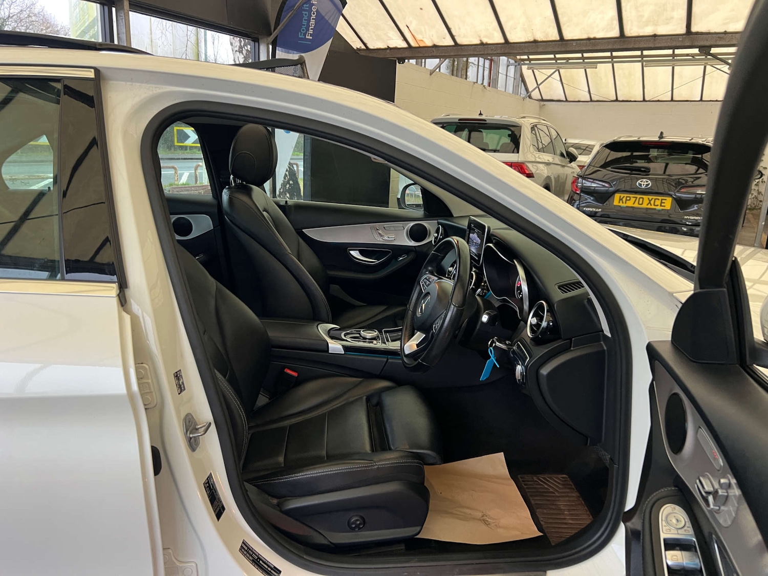 Used Mercedes-Benz C Class 2018 for sale - 77038540: Photo 8