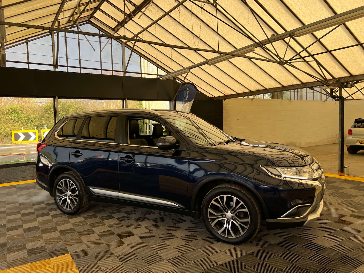 Used Mitsubishi Outlander 2017 for sale - 77888857: Photo 2