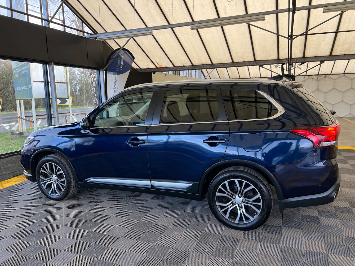 Used Mitsubishi Outlander 2017 for sale - 77888857: Photo 5