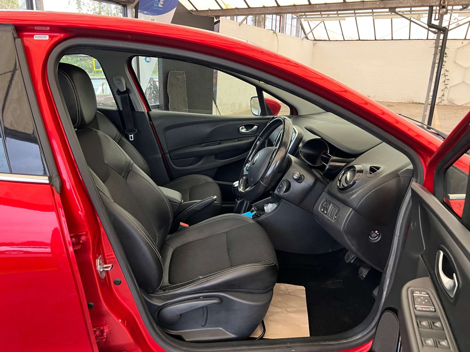 Used Renault Clio 2018 for sale - 76362813: Photo 10