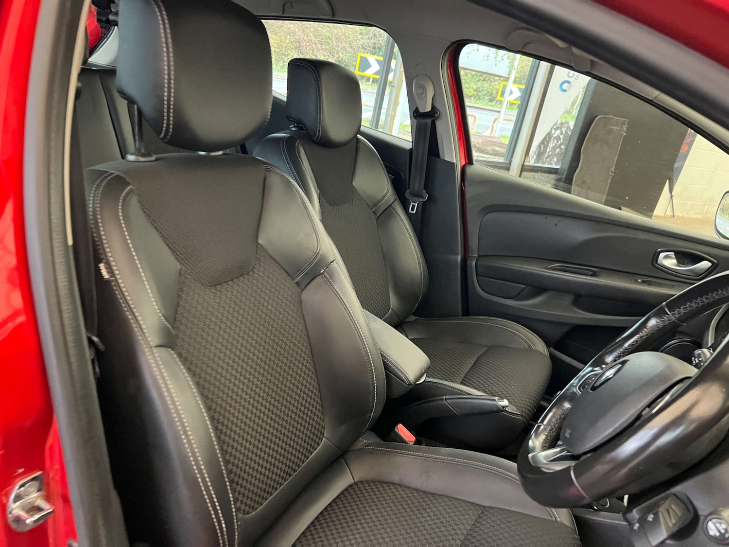 Used Renault Clio 2018 for sale - 76362813: Photo 11