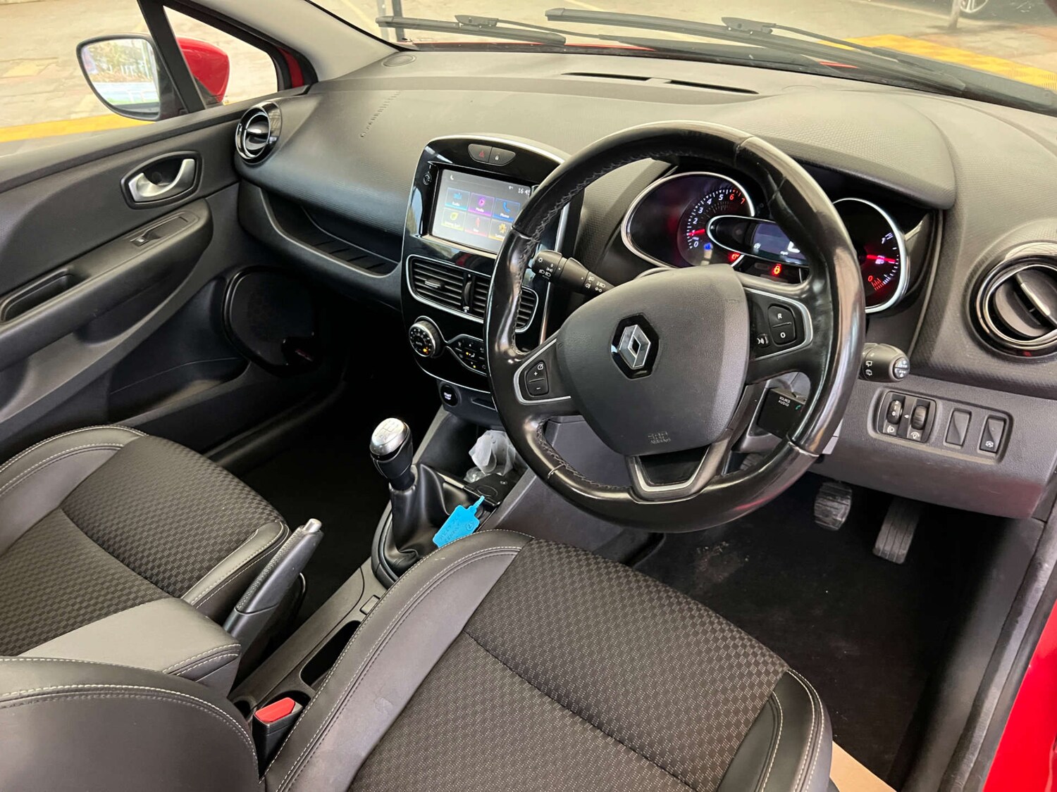 Used Renault Clio 2018 for sale - 76362813: Photo 16