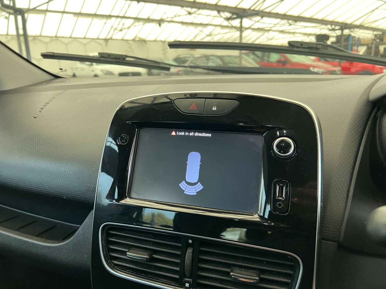 Used Renault Clio 2018 for sale - 76362813: Photo 20