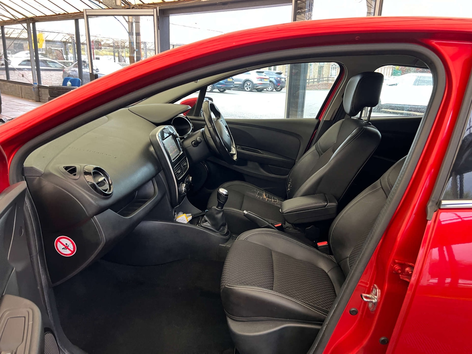 Used Renault Clio 2018 for sale - 76362813: Photo 24
