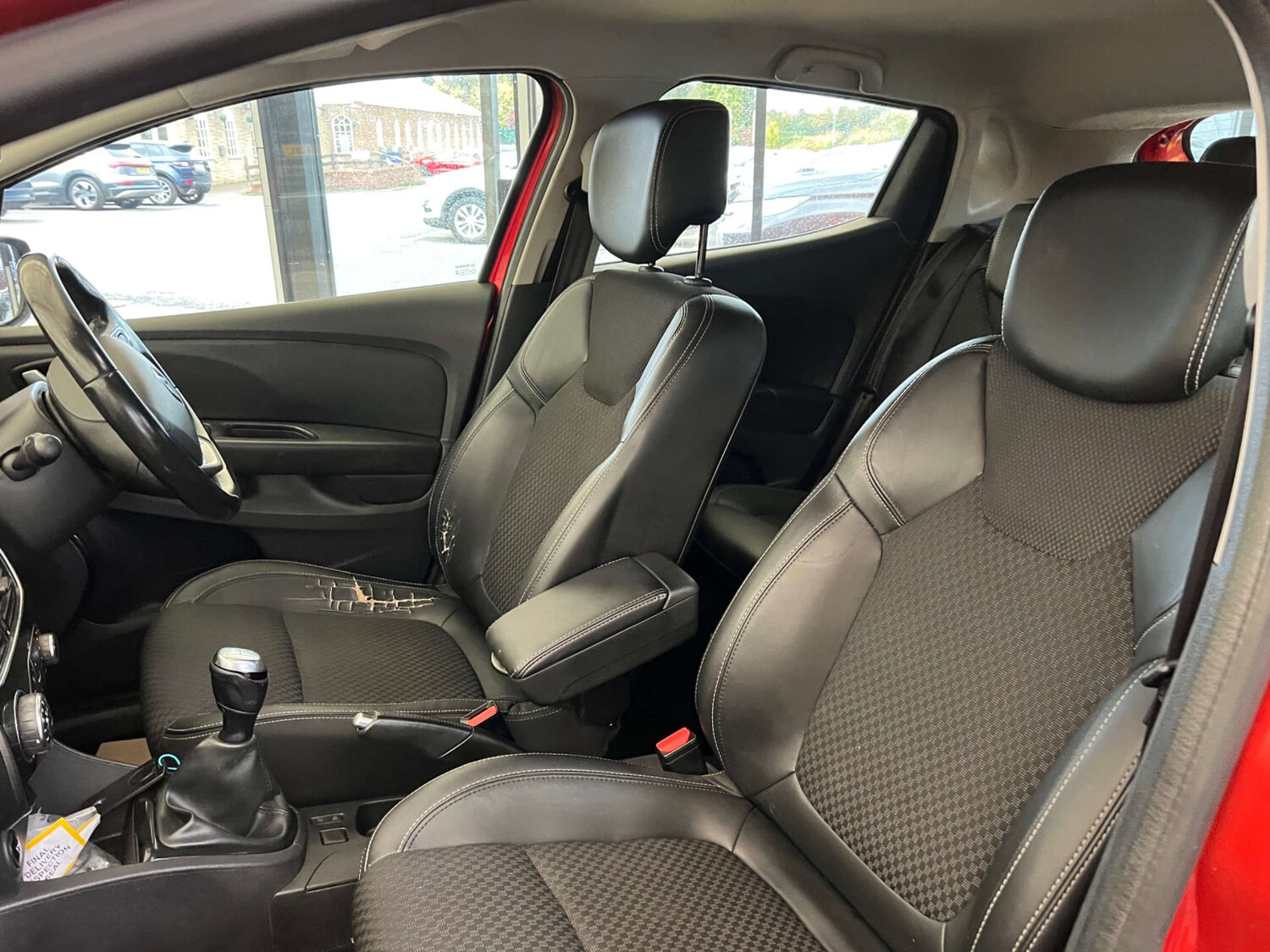 Used Renault Clio 2018 for sale - 76362813: Photo 25