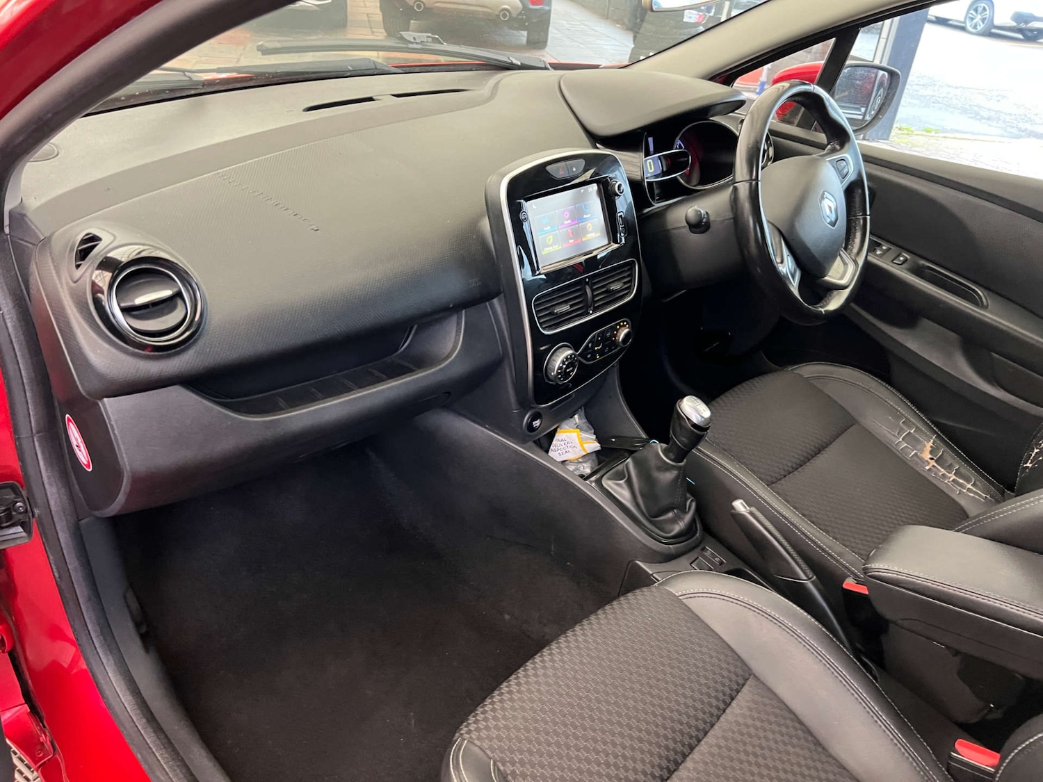 Used Renault Clio 2018 for sale - 76362813: Photo 26