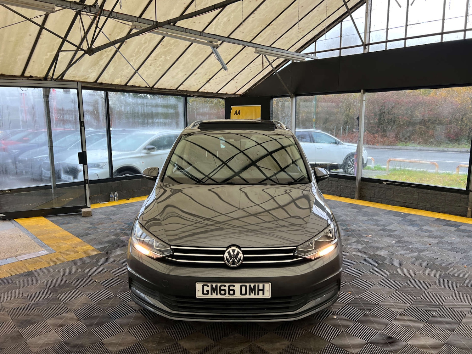 Used Volkswagen Touran 2017 for sale - 76541323: Photo 3