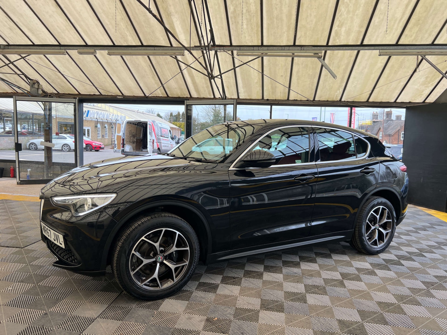 Used Alfa Romeo Stelvio 2017 for sale - 77736140: Photo 5