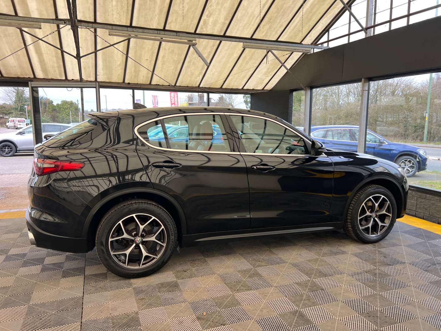 Used Alfa Romeo Stelvio 2017 for sale - 77736140: Photo 9
